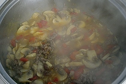 Nudeln mit Paprika - Pilz - Sauce 1