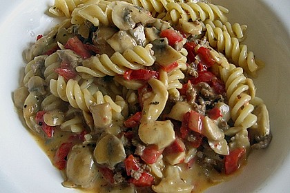 Nudeln mit Paprika - Pilz - Sauce 3