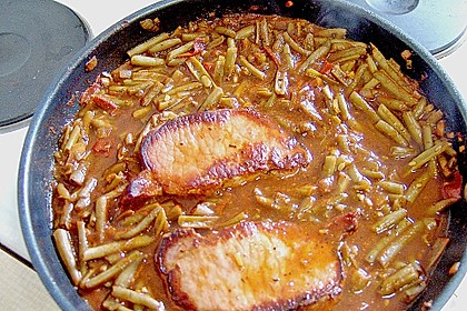 Kasseler mit Bohnen - Tomatenso&szlig;e