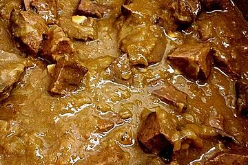 Gebackene Schweineleber in Zwiebelsoße