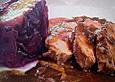 Wildschweinr&uuml;cken in Adventsgew&uuml;rzen mit Kartoffelkn&ouml;del in Rotkohl-Preiselbeermantel