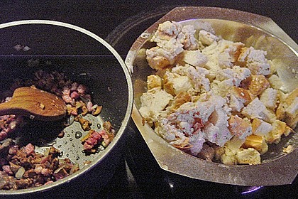 Entenbrust mit Pfifferlingen, Brokkoli und Serviettenkl&ouml;&szlig;en 1