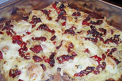 Brotauflauf mit Hackfleisch und Mozzarella