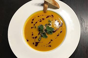 Kürbissuppe mit Ingwer und Kokosmilch