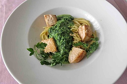 Bandnudeln mit frischem Spinat und Lachs 11