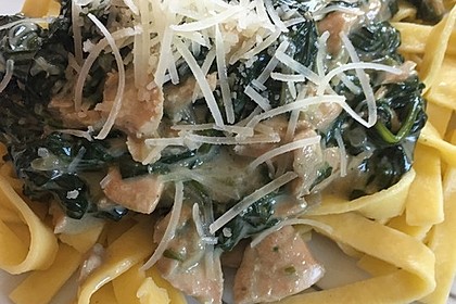Bandnudeln mit frischem Spinat und Lachs 2