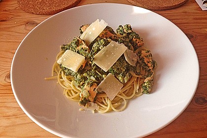Bandnudeln mit frischem Spinat und Lachs 13