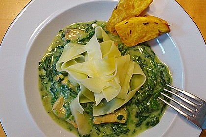 Bandnudeln mit frischem Spinat und Lachs 6