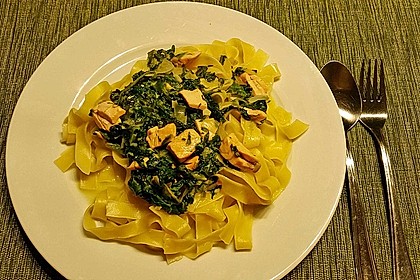 Bandnudeln mit frischem Spinat und Lachs 8