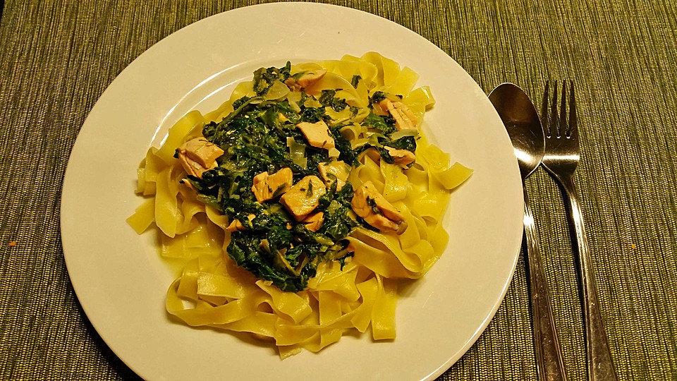 Bandnudeln mit frischem Spinat und Lachs (Rezept mit Bild) | Chefkoch.de