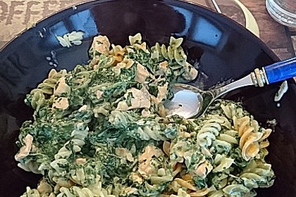 Bandnudeln mit frischem Spinat und Lachs 35