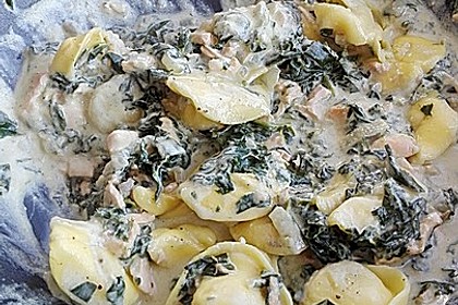 Bandnudeln mit frischem Spinat und Lachs 37