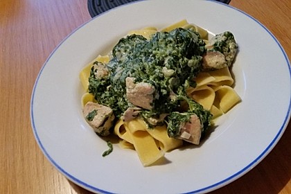 Bandnudeln mit frischem Spinat und Lachs 32
