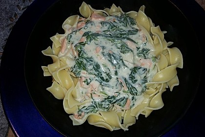 Bandnudeln mit frischem Spinat und Lachs 28