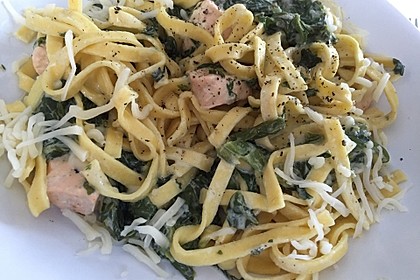 Bandnudeln mit frischem Spinat und Lachs 7