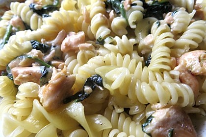 Bandnudeln mit frischem Spinat und Lachs 40