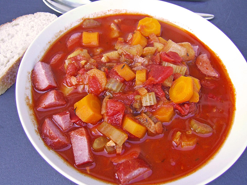 Italienische Suppe mit Tomaten, Möhren und Bleichsellerie (Rezept mit ...