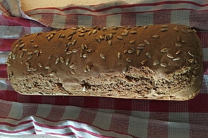 Dinkelvollkornbrot mit Körnern 1