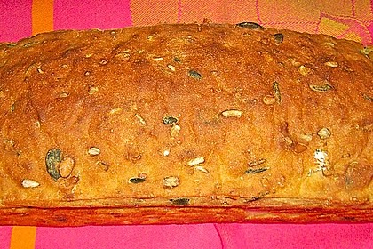 Dinkelvollkornbrot mit Körnern 32