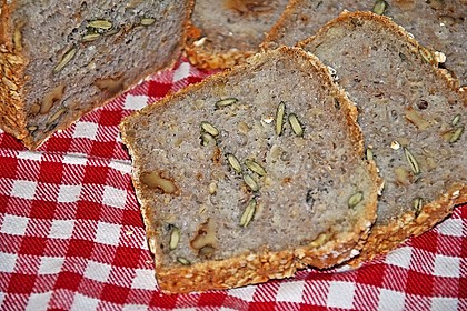 Dinkelvollkornbrot mit Körnern 28