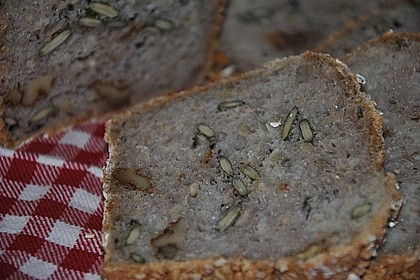 Dinkelvollkornbrot mit Körnern 33