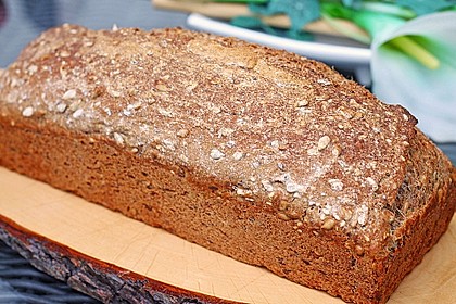 Dinkelvollkornbrot mit Körnern 9