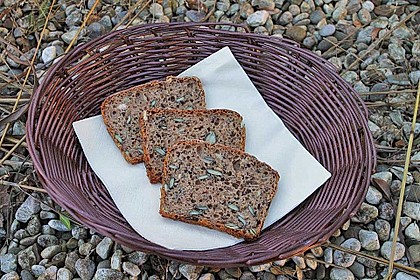 Dinkelvollkornbrot mit Körnern 29