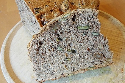 Dinkelvollkornbrot mit Körnern 8