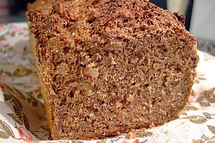 Dinkelvollkornbrot mit Körnern 23