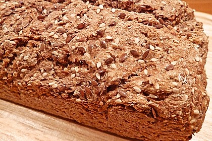 Dinkelvollkornbrot mit Körnern 6