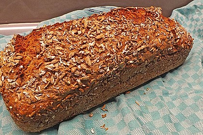Dinkelvollkornbrot mit Körnern 26