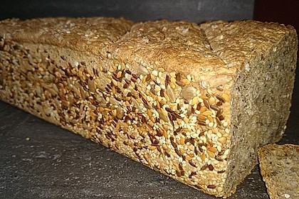 Dinkelvollkornbrot mit Körnern 15
