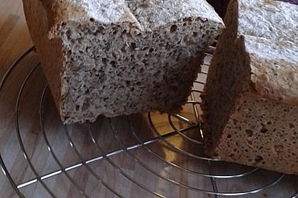 Dinkelvollkornbrot mit Körnern 24