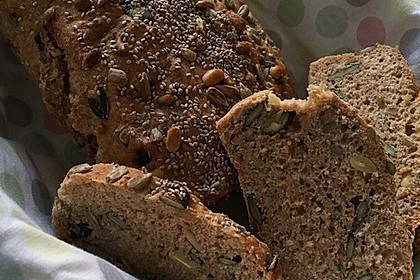 Dinkelvollkornbrot mit Körnern 3