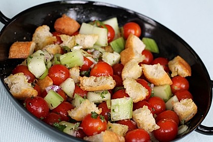 Italienischer Brotsalat - Panzanella speciale