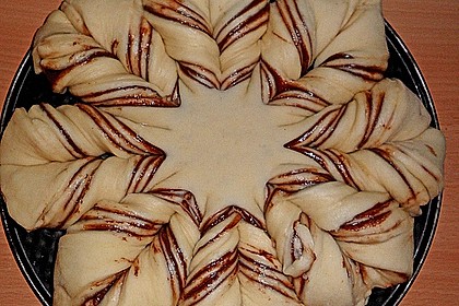 Blumen-Brioche mit Nutella 1