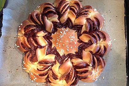 Blumen-Brioche mit Nutella 2