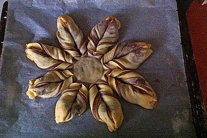 Blumen-Brioche mit Nutella 45