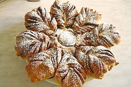 Blumen-Brioche mit Nutella 18
