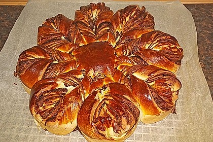 Blumen-Brioche mit Nutella 32