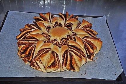 Blumen-Brioche mit Nutella 7