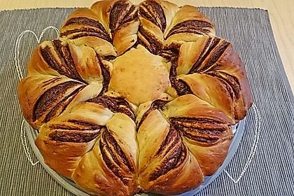 Blumen-Brioche mit Nutella 4