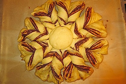 Blumen-Brioche mit Nutella 25