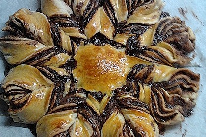Blumen-Brioche mit Nutella 13