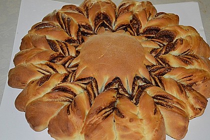 Blumen-Brioche mit Nutella 3