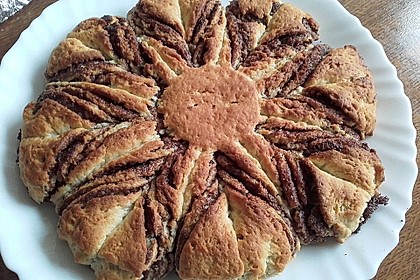 Blumen-Brioche mit Nutella 49