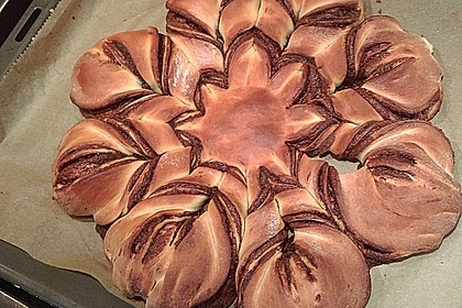 Blumen-Brioche mit Nutella 26