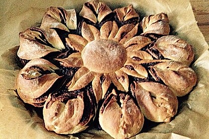 Blumen-Brioche mit Nutella 6