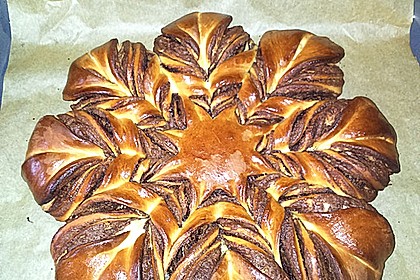 Blumen-Brioche mit Nutella 17