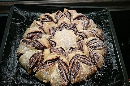 Blumen-Brioche mit Nutella 23